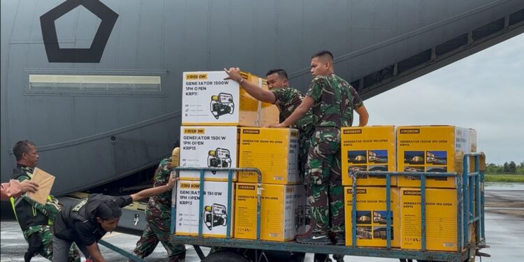 Bantuan Presiden dalam Penanganan Darurat Cuaca Ekstrem Tiba di Bandara Internasional Minangkabau