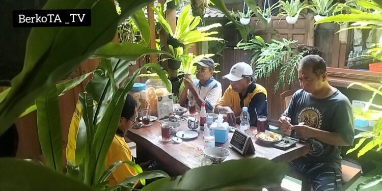 Jalan Sehat Milad Muhammadiyah di Tipes Solo Finish Dengan Nyaoto Bersama