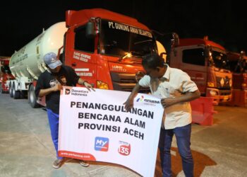 Pertamina Patra Niaga Sumbagut Kirim Tangki Bermuatan LPG dan Mobil Tangki BBM, Menggunakan Kapal