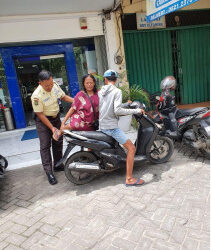 BRI KCP Taman Palem Berikan Pelayanan Ramah dan Mudah bagi Nasabah Lansia