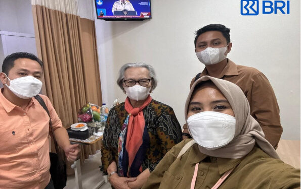 BRI Kantor Cabang Tangerang Merdeka Lakukan Kunjungan kepada Nasabah yang Sedang Sakit