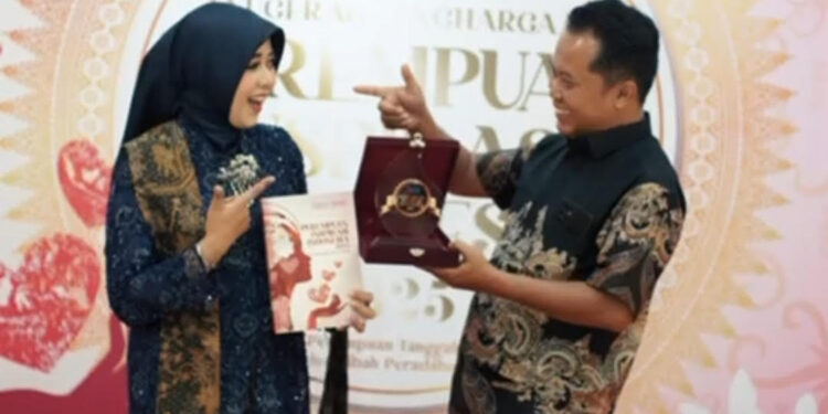 Umatun Markhumah , Anggota IKPI Surakarta Raih Anugerah Perempuan Inspirasi Indonesia 2025