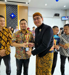 HUT BRI ke-130 Tahun, Penyerahan Piala dan Hadiah Juara Tenis Meja BRI Jakarta Daan Mogot Warnai Semangat Sportivitas