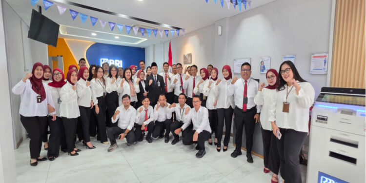 Kebersamaan Insan BRILiaN BRI Kebon Jeruk dalam Momentum Upacara Bela Negara