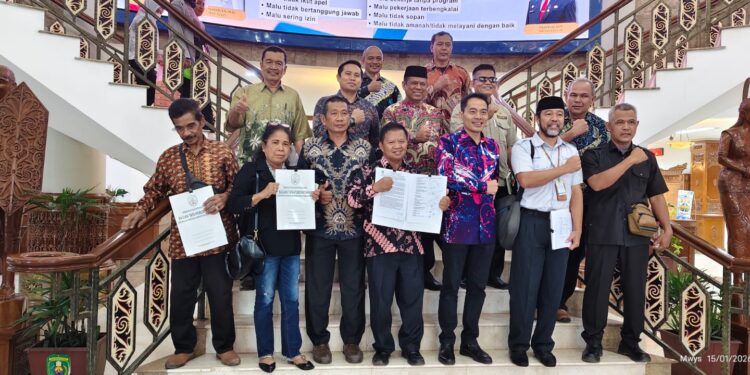 Ketua Umum DPP Aliansi Jurnalis Bersatu (AJB) Andi Mulyati Pananrangi,SE Menghadiri Rapat Fasilitasi Penanganan Masalah Pertanahan Antara Kelompok Tani Karya Bersama Dan PT.Indominco Mandiri