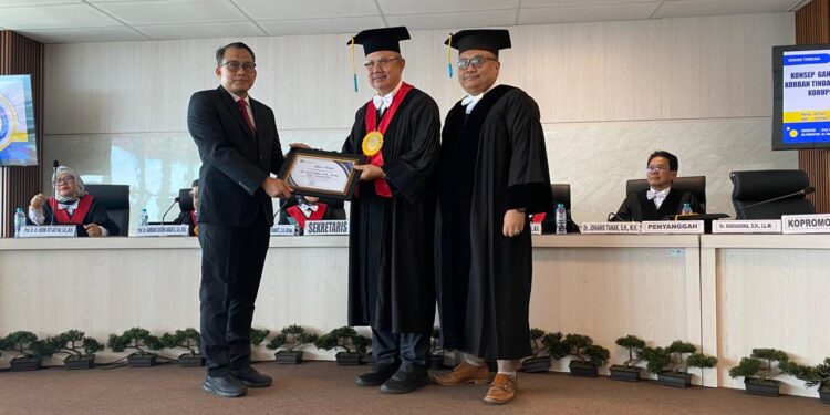 Kapus PSDM Aparatur Kemenhub Meraih Gelar Doktor Hukum dari Universitas Airlangga