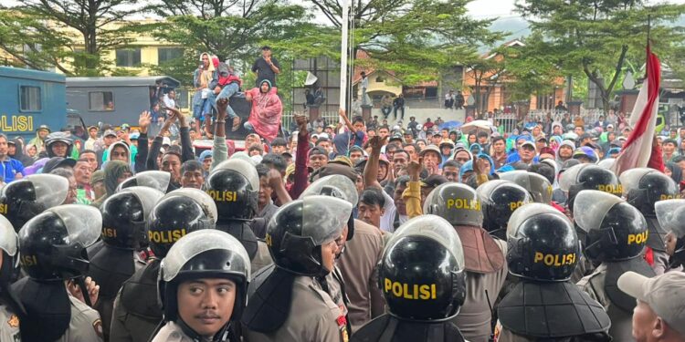 “Bupati Bogor Dengar Langsung Keluhan Warga Terkait Dampak Tambang di Bogor Barat”