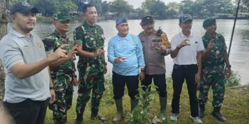 Polsek Cibinong Gelar Kegiatan Penanaman Pohon Hutan Kota di Setu Gedong