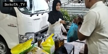 Jelang Hari Raya, Masjid Syekh Al-Utsaimin Gelar Pasar Murah Gandeng PINSAR INDONESIA 