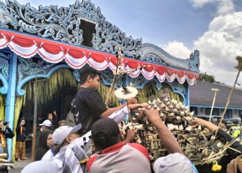 Keraton Gelar Gerebeg Syawal , Wisatawan Cukup Ramai