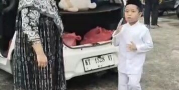 Berbagi Takjil On The Road Nurdiana Ketua Aliansi Jurnalis Bersatu DPD Kaltim