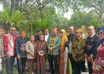 Wabup Bone Menghadiri Tabur Bunga Dalam Suasana Khidmat Dan Penuh Penghormatan