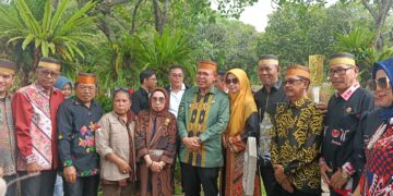 Wabup Bone Menghadiri Tabur Bunga Dalam Suasana Khidmat Dan Penuh Penghormatan