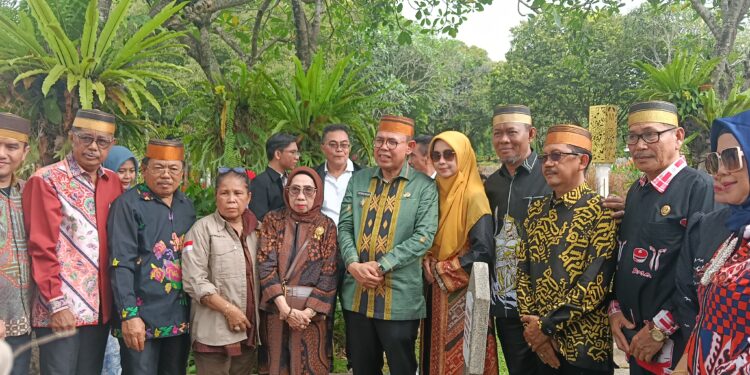Wabup Bone Menghadiri Tabur Bunga Dalam Suasana Khidmat Dan Penuh Penghormatan