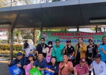 Sebagai Bentuk Kepedulian Dan Kebersamaan di Bulan Ramadhan PEWARNA Indonesia Berbagi Takjil di Depan kantor Gubernur Jakarta