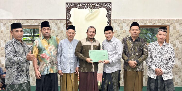 Safari Ramadhan, Ketua DPRD Jepara Serahkan Bantuan dan Sampaikan Tausiyah