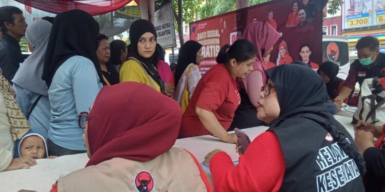 “PDIP Penuhi Janji: Pengobatan Gratis, Takjil, dan Buka Puasa Bersama Warga Depok!”