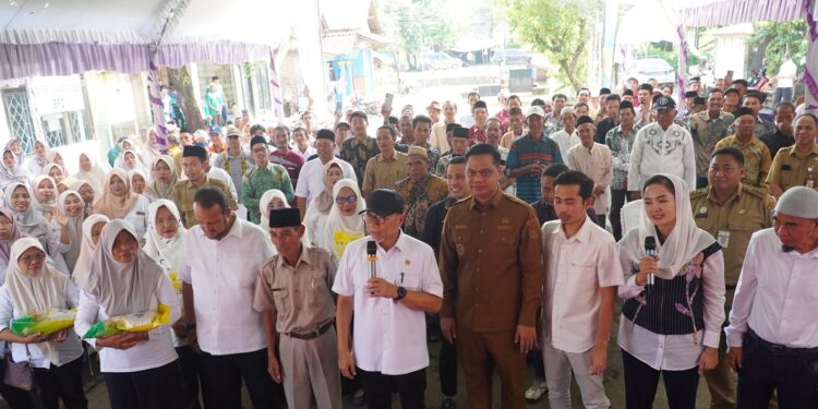 Jelang Idulfitri, Menteri Zulhas Pastikan Program Pangan Berjalan, Warga Digelontor Bantuan Beras dan Migor