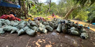 Peringati Hari Air Sedunia, Pt Tirta Asasta Depok Angkat 10 Ton Sampah Dari Kali Ciliwung Dan Perkuat Komitmen Pelestarian Lingkungan